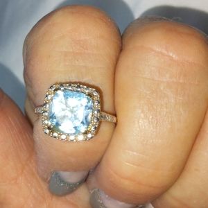 Beautiful 10k Blue Topaz ring